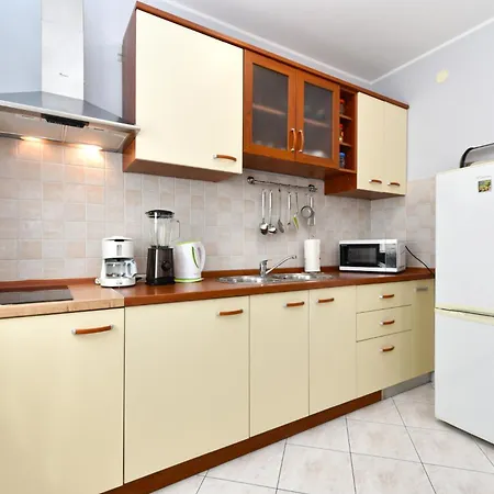 Appartement Nevina 1230 *