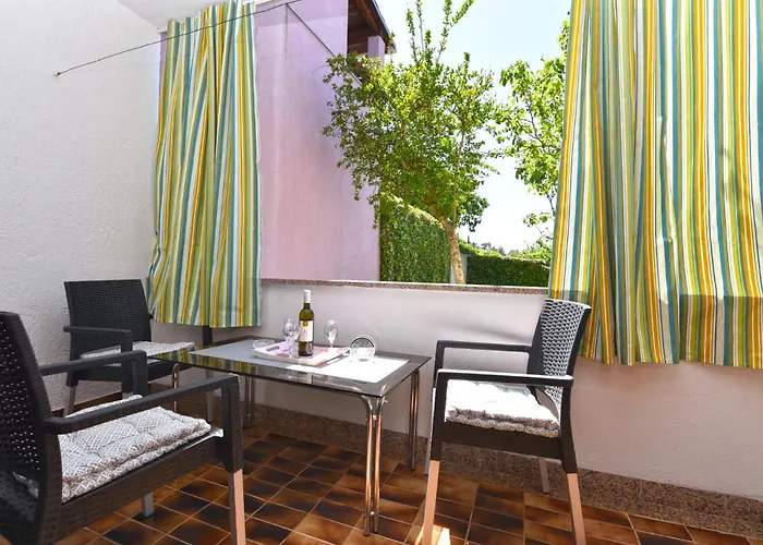 Nevina 1230 Apartman *