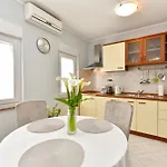 Nevina 1230 Apartment
