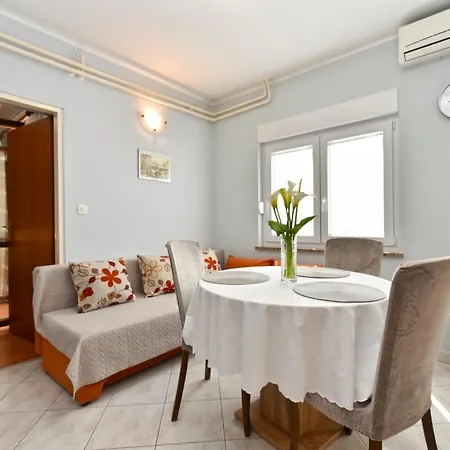 Nevina 1230 Appartement *